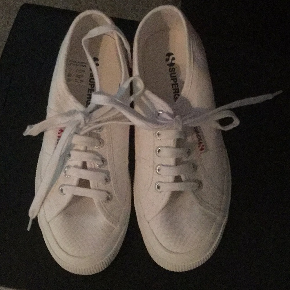 New Superga sneakers never worn size 37.